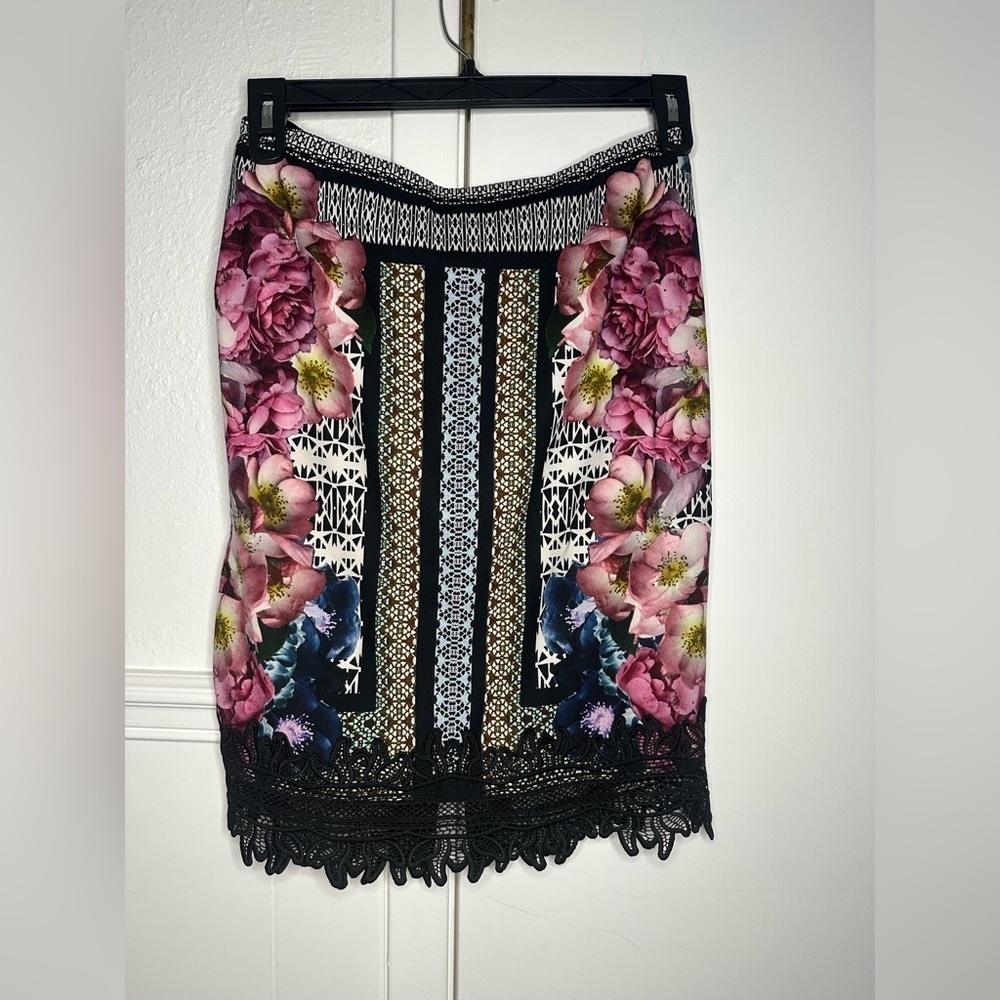 ANTONIO MELANI Pink Floral Pencil Skirt with Black Lace size 6